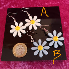 Load image into Gallery viewer, Summer Daisy Earrings
